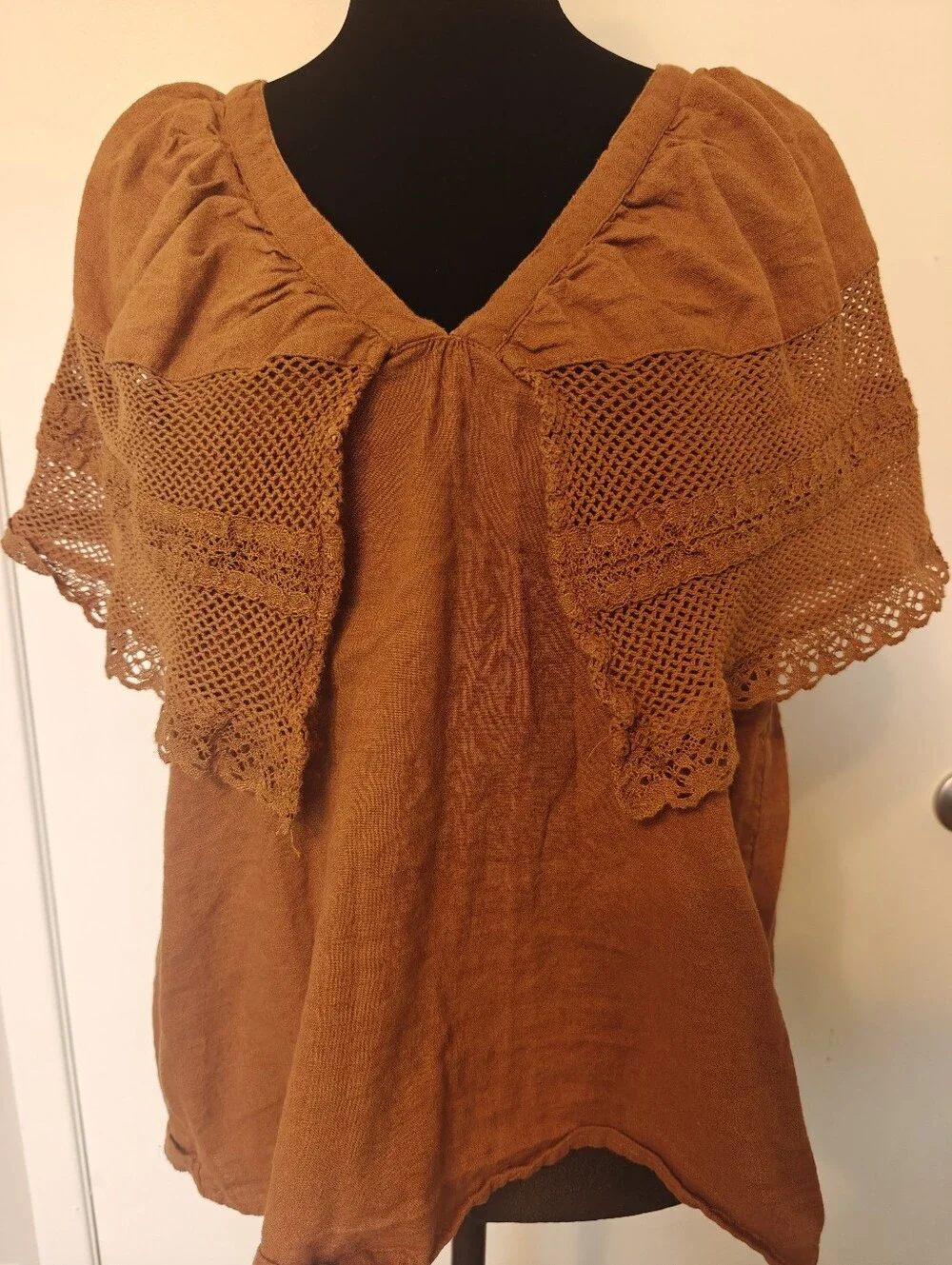crochet mesh trim Top Cinnamon flutter sleeves L Cotton Peasant